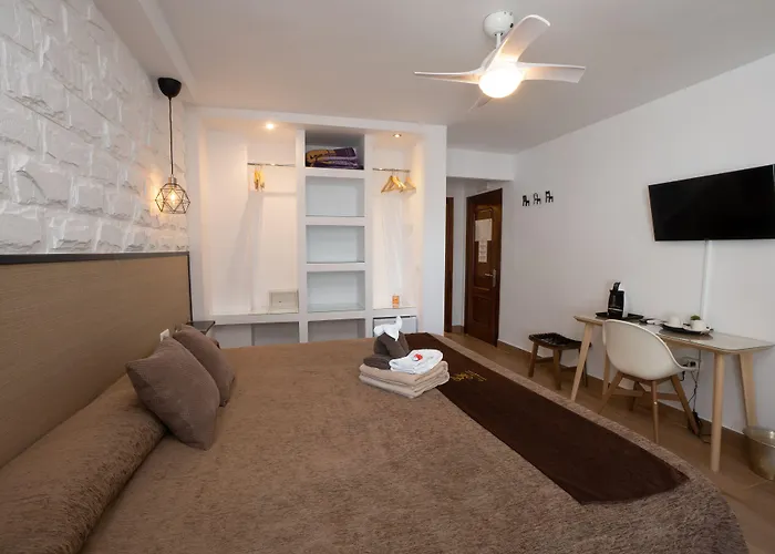 Casa Mercedes Pensión 2*