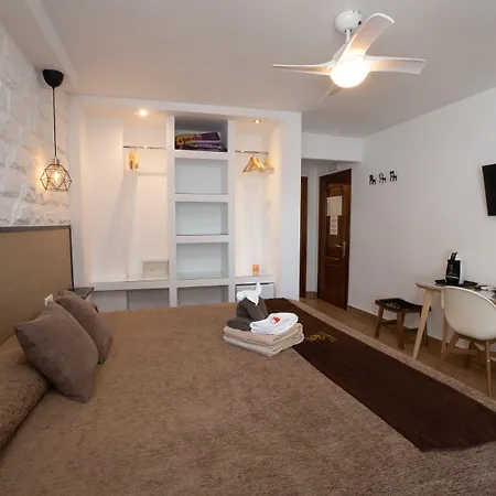 卡萨梅赛德斯旅馆 招待所 2*